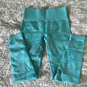 Gym shark scrunch leggings